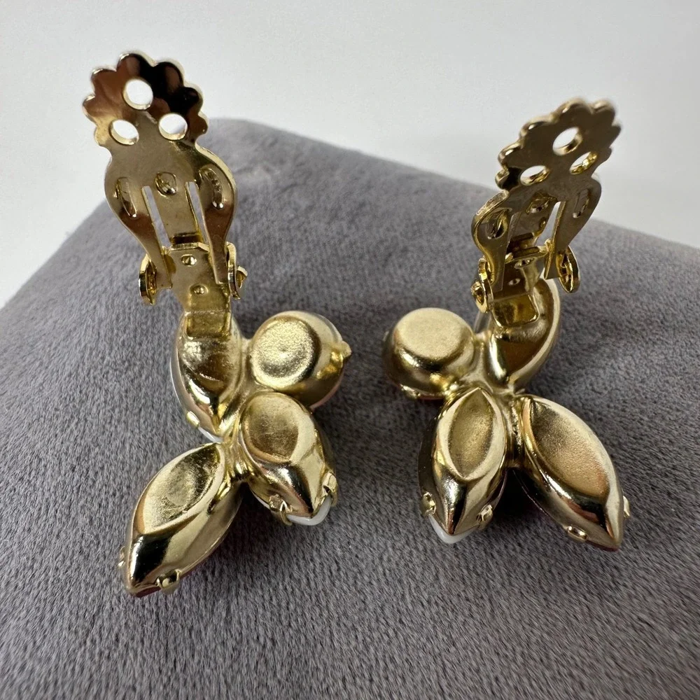Vintage Pink‎ Iridescent Rhinestone Cluster Gold Tone Clip On Earrings Marquise